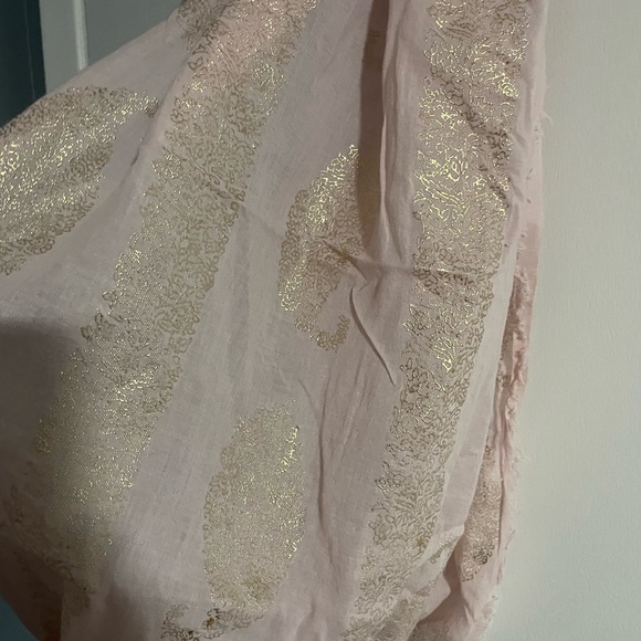 American Eagle Infinity Blush and Gold Scarf - Picture 3 of 9